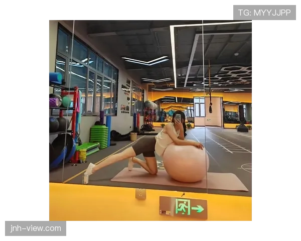 杨威健身房私教都嫌弃他太拼,普通人真看不懂这节奏 杨威健身房私教都嫌弃他太拼,普通人真看不懂这节奏